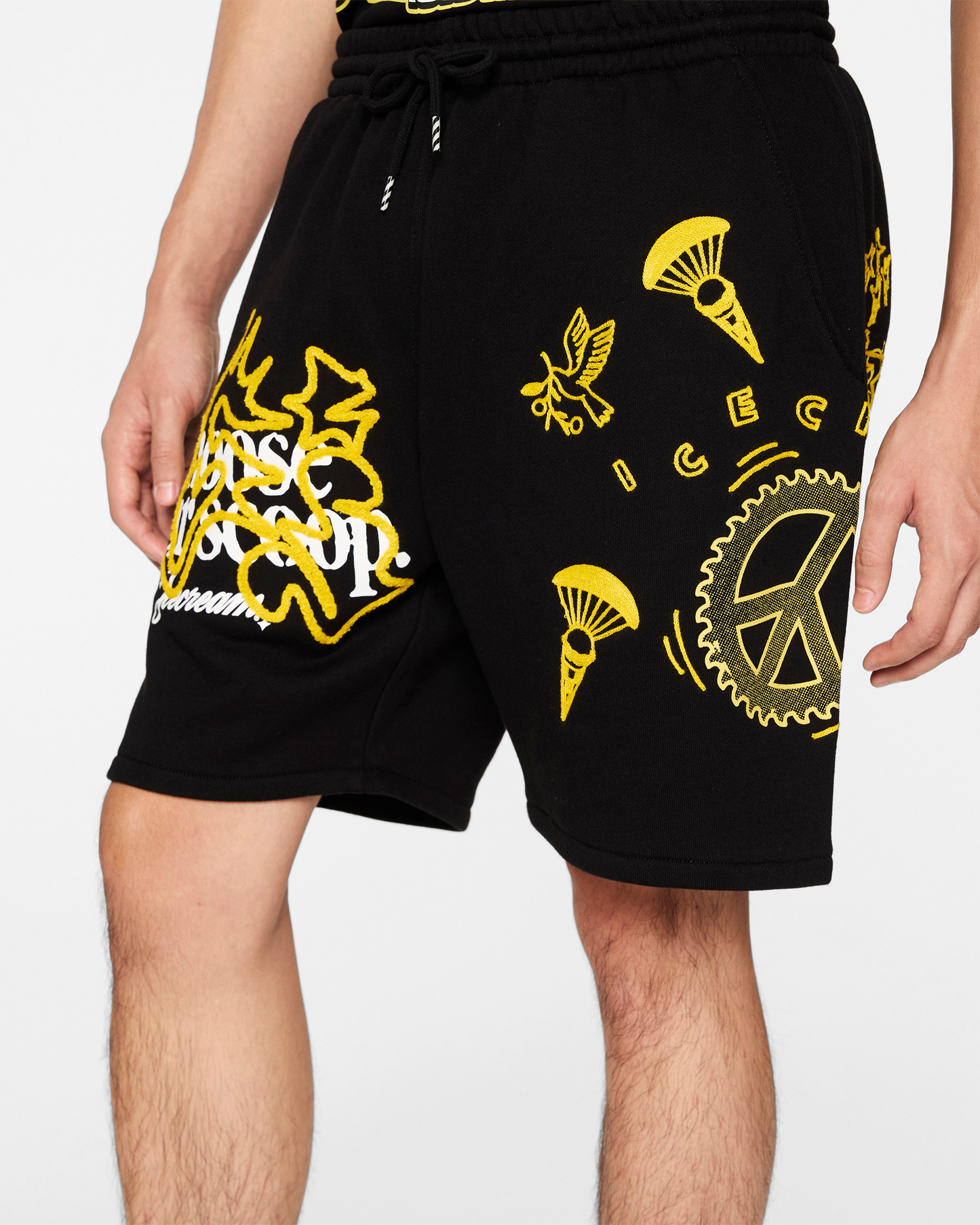 Shorts deportivos con escote redondo